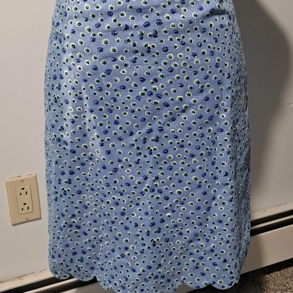 J. Crew Factory Scalloped edged‎ floral basket weave dress. Size 00. Light Blue.
